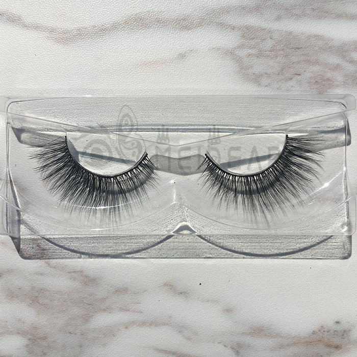 Natural look eyelash